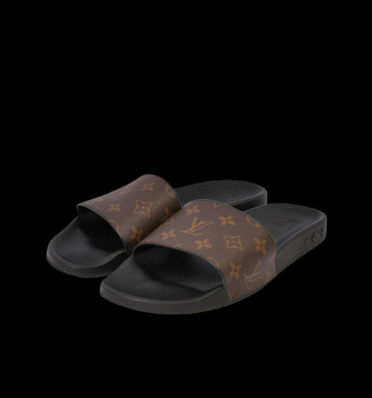 Lv Waterfront Mule (3 colourways)